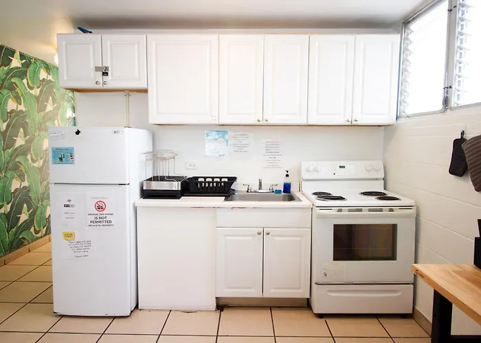 Waikiki Beachside Hostel