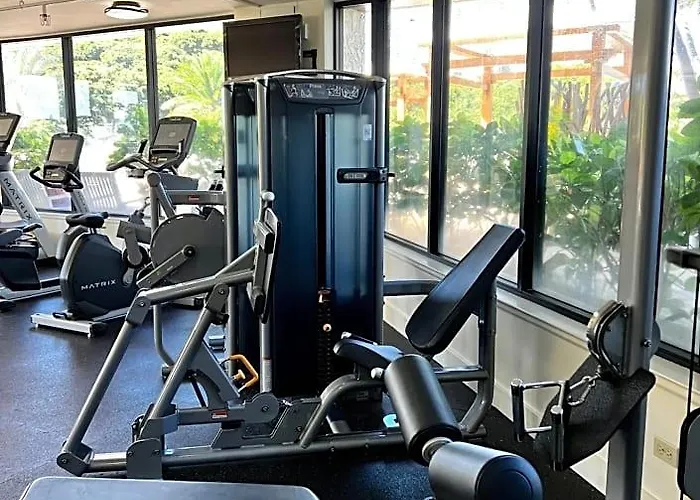 Luana Waikiki Park Views - No Resort Fees & Free Parking